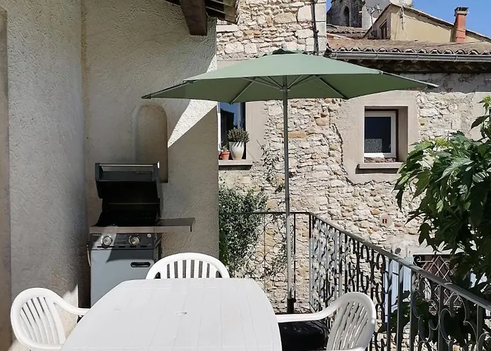 Casa de Férias Le Murier En Ardeche, 10 Personnes, Avec Sauna *